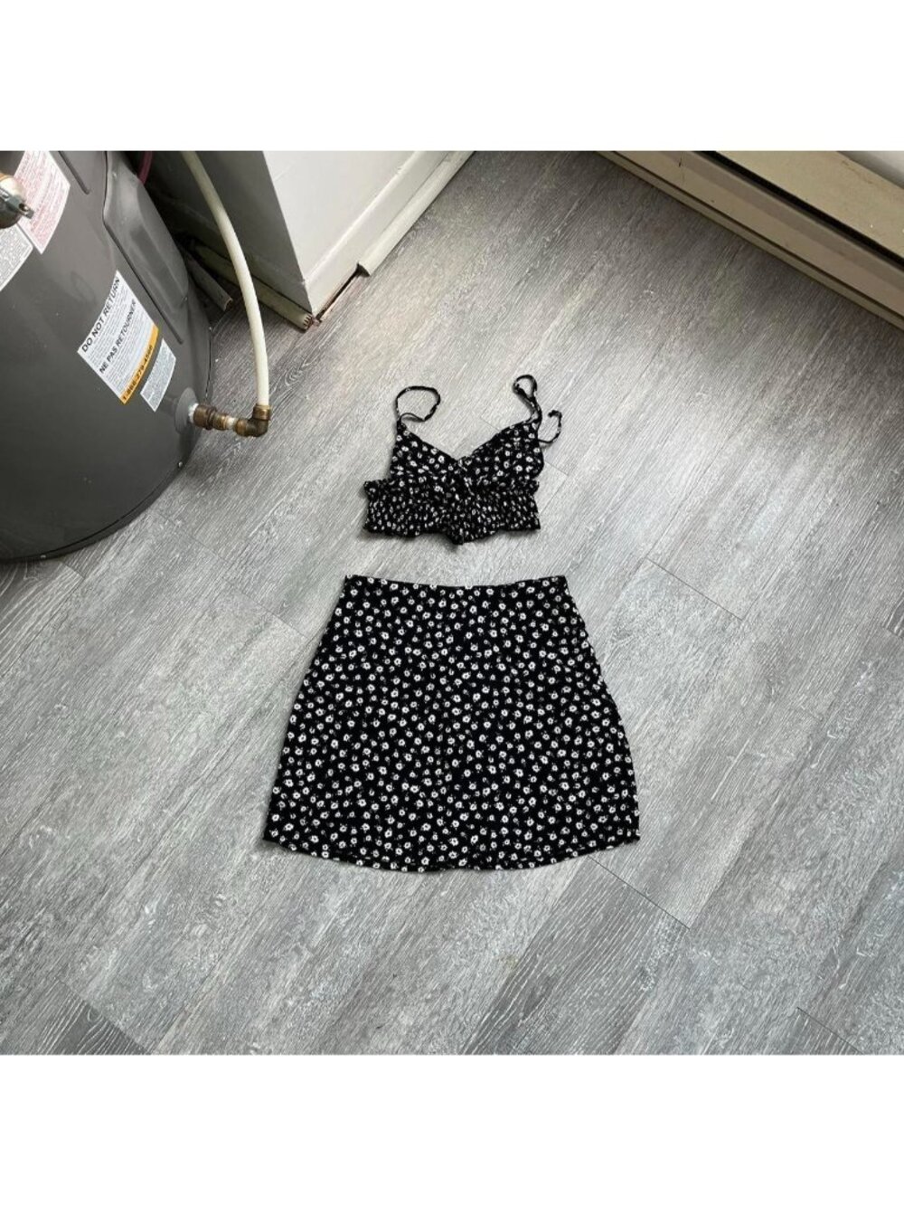 Black / White Garage Floral Set (Tank Top / Skirt) (Women’s XS)